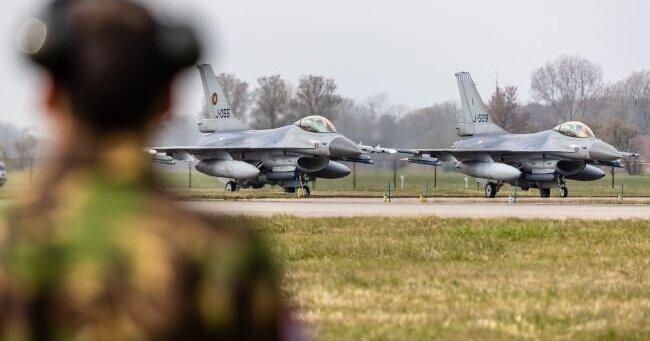 США вирішили не направляти експертів для обслуговування F-16 в Україні, - повідомляє WSJ