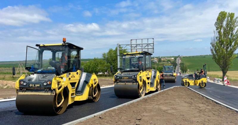 Відновлення дорожньої інфраструктури активізується: Служба відновлення планує інвестувати 440 мільйонів гривень у будівництво розв'язки на маршруті Київ-Одеса.