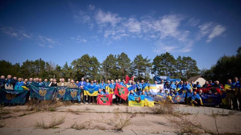 Понад 50 співробітників системи Міністерства внутрішніх справ повернулися додому з полону, повідомив Клименко.