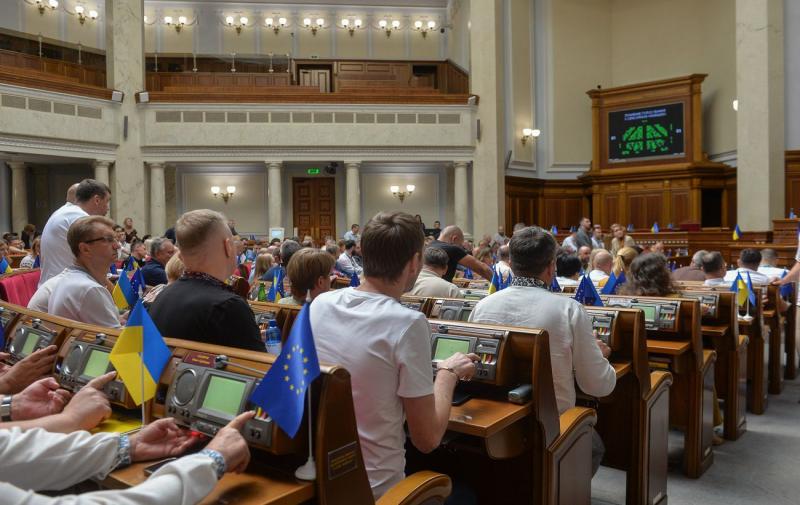 У парламенті звернулися до уряду з вимогою вжити заходів для запобігання банкрутству ключового нафтопереробного заводу 