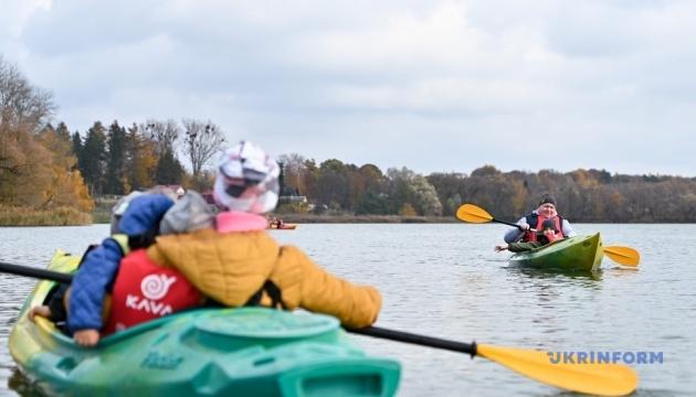 У Львівській області в рамках ініціативи з емоційної підтримки військових відбувся захоплюючий сплав на байдарках.