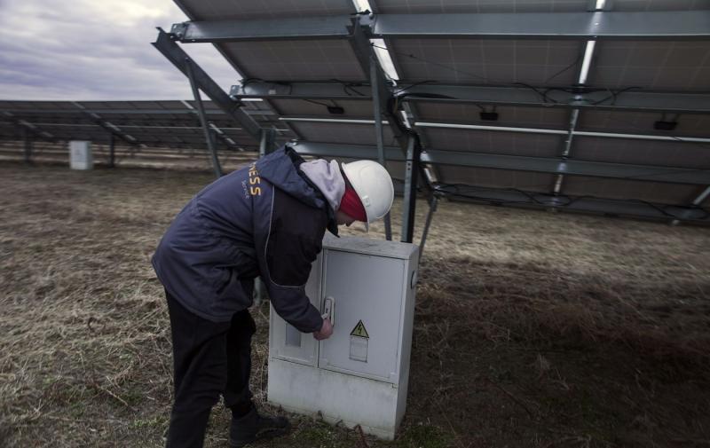 Енергетичні фахівці відновили електропостачання для більше ніж 700 тисяч домогосподарств в Одеській області після атак, повідомила компанія ДТЕК.